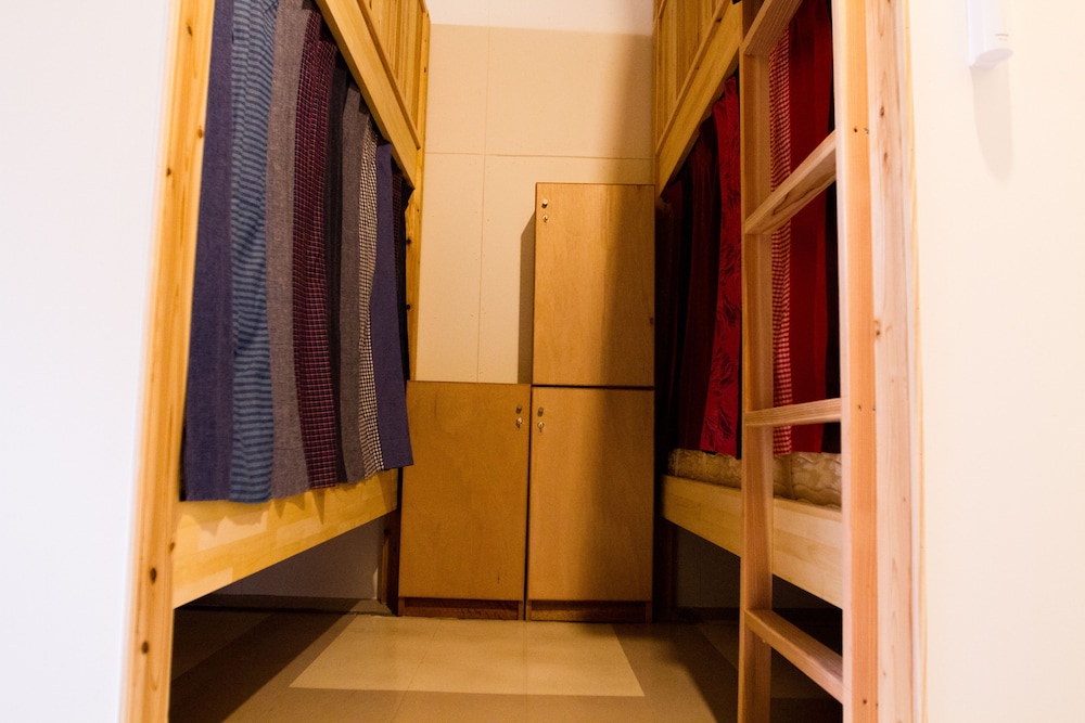 HOSTEL AND DINING TANGA TABLE 北九州