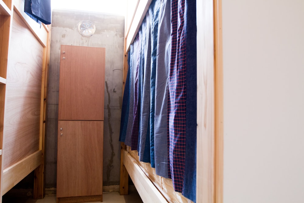 HOSTEL AND DINING TANGA TABLE 北九州