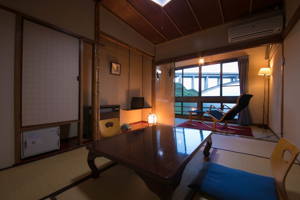 岡本屋旅館 大分