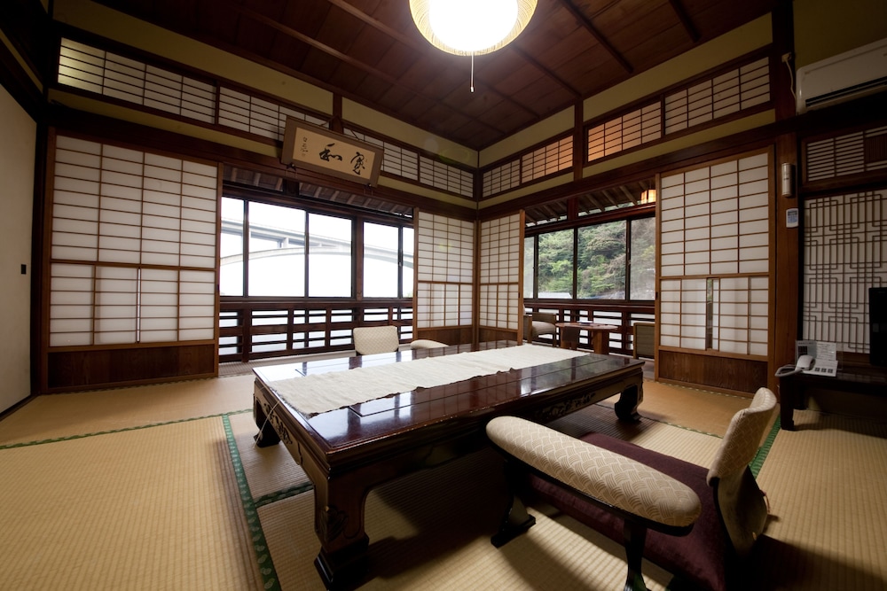 岡本屋旅館 大分
