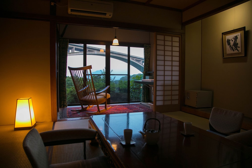 岡本屋旅館 大分