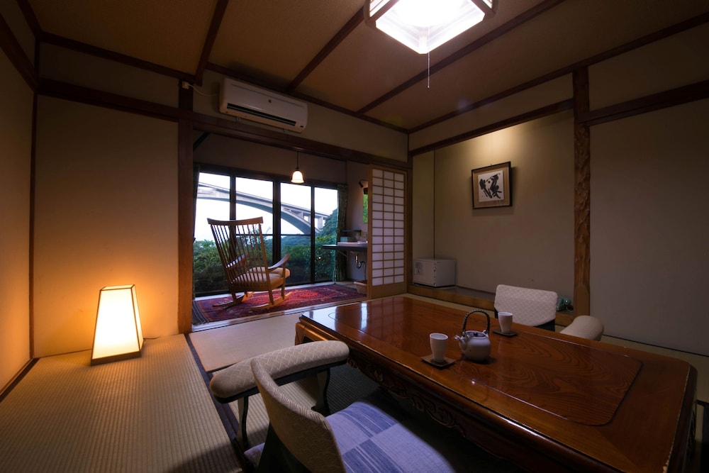 岡本屋旅館 大分