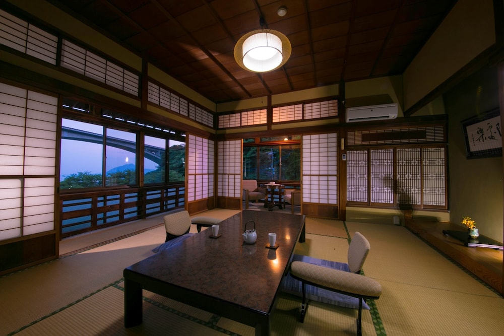 岡本屋旅館 大分