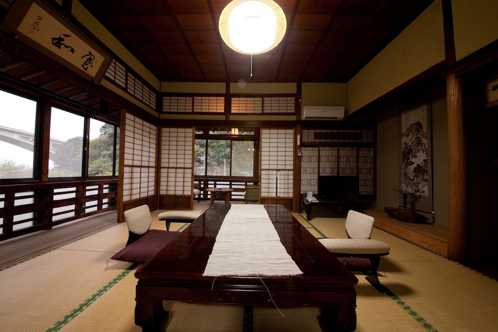 岡本屋旅館 大分