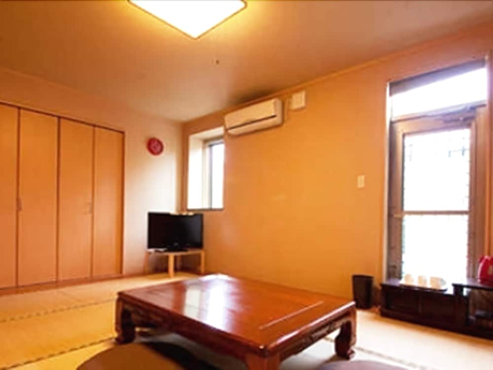 CHOU CHOU DE MONET(EX. LADIES HOTEL PETITE YUFUIN 大分