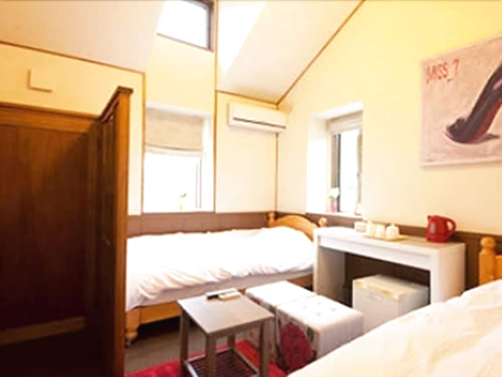 CHOU CHOU DE MONET(EX. LADIES HOTEL PETITE YUFUIN 大分