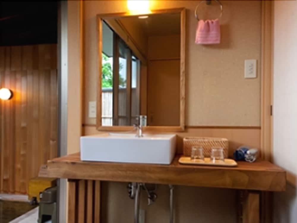 CHOU CHOU DE MONET(EX. LADIES HOTEL PETITE YUFUIN 大分