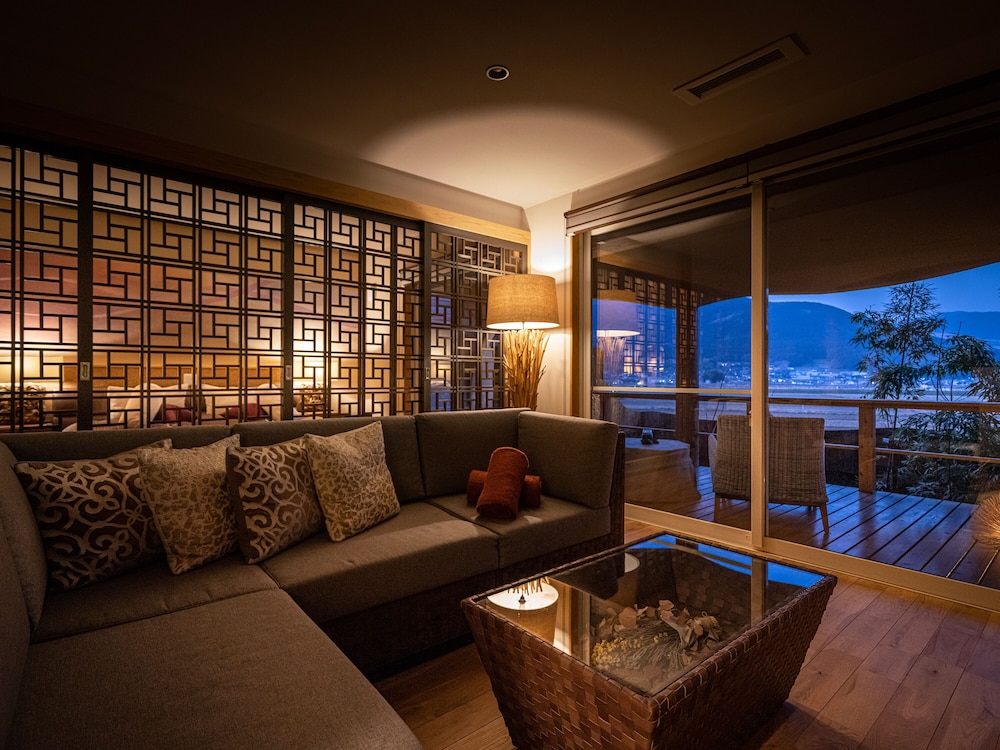 YUFUIN LUXURY VILLA -ZAKURO- 大分