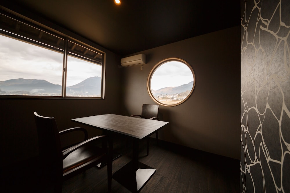 YUFUIN LUXURY VILLA -ZAKURO- 大分