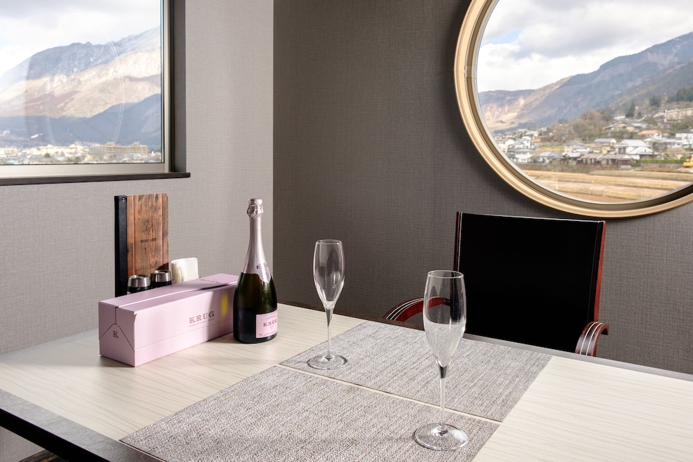 YUFUIN LUXURY VILLA -ZAKURO- 大分