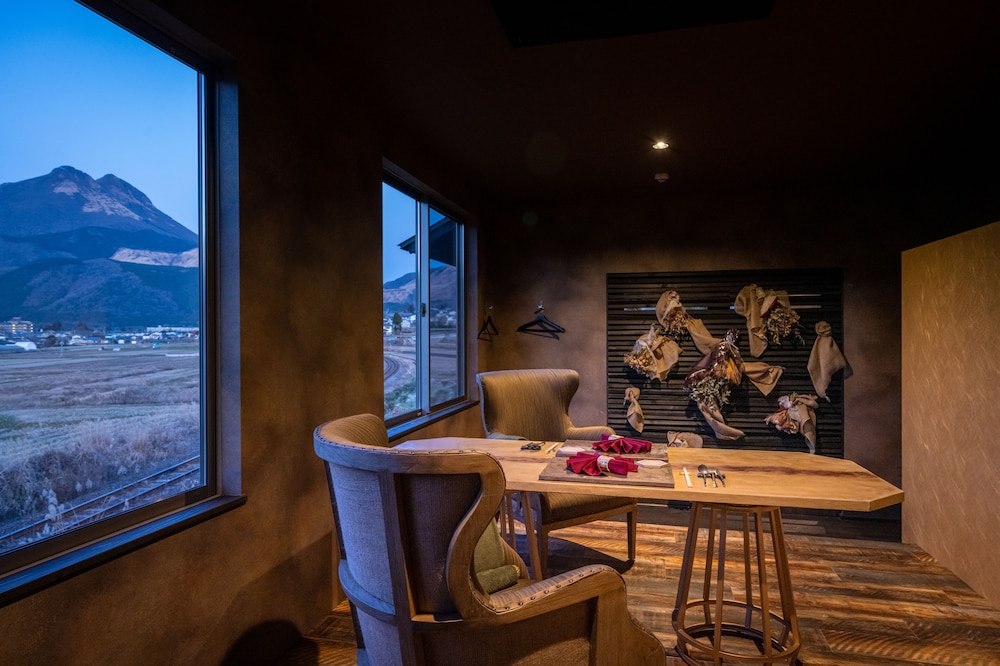 YUFUIN LUXURY VILLA -ZAKURO- 大分