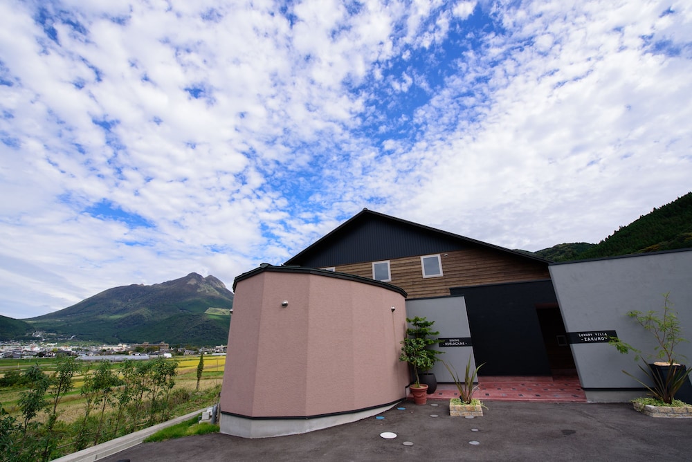YUFUIN LUXURY VILLA -ZAKURO- 大分