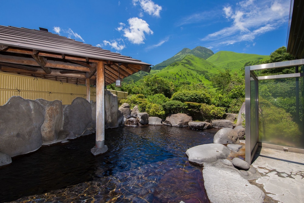 由布院温泉 ゆふいん 七色の風 大分