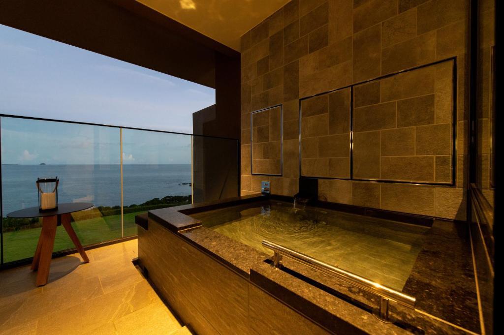 GOTO RETREAT by Onko Chishin 長崎