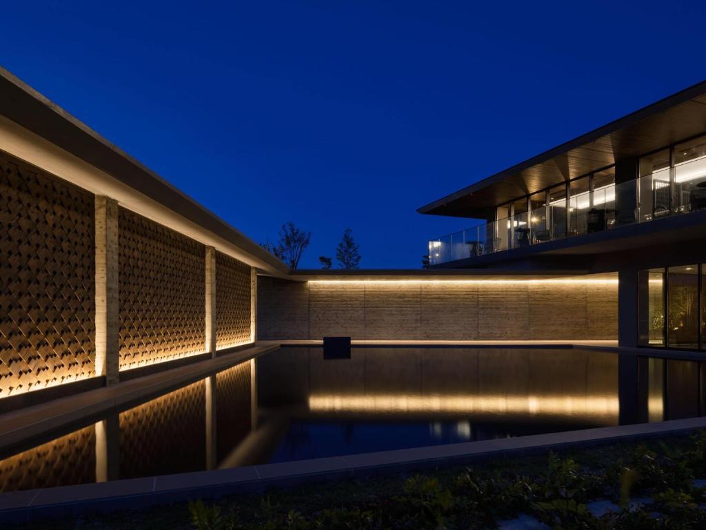 GOTO RETREAT by Onko Chishin 長崎