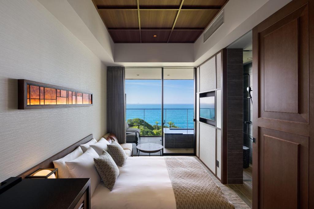 GOTO RETREAT by Onko Chishin 長崎