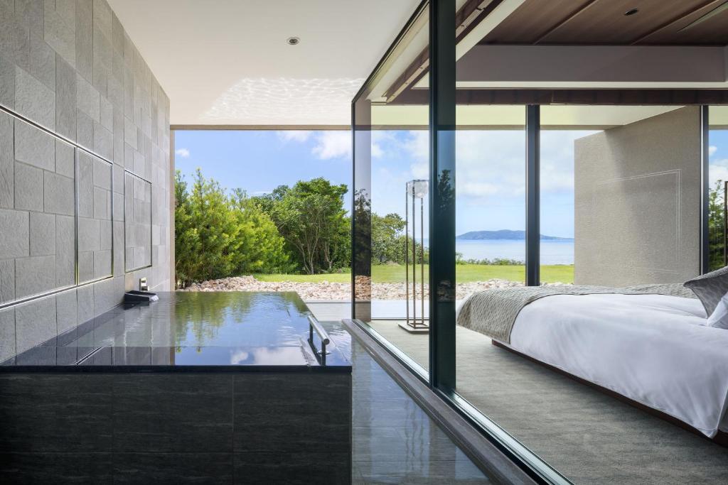 GOTO RETREAT by Onko Chishin 長崎