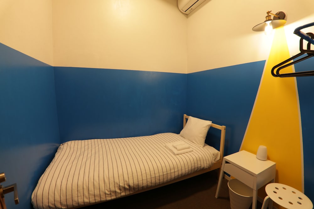 FAN! –ABURATSU- SPORTS BAR & HOSTEL 宮崎