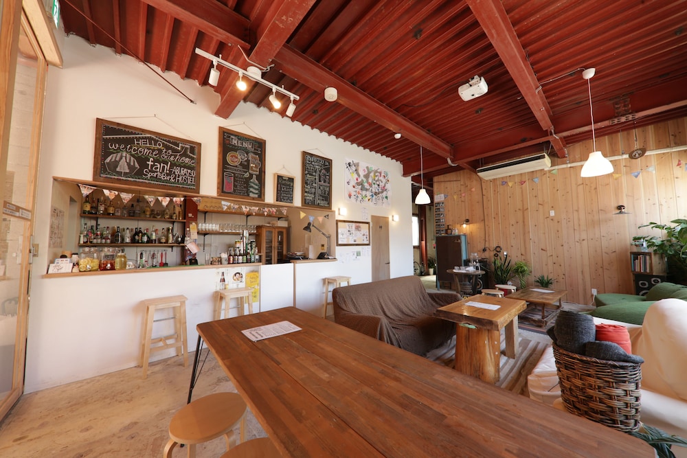 FAN! –ABURATSU- SPORTS BAR & HOSTEL 宮崎