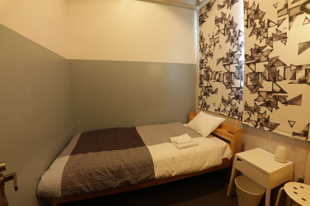 FAN! –ABURATSU- SPORTS BAR & HOSTEL 宮崎