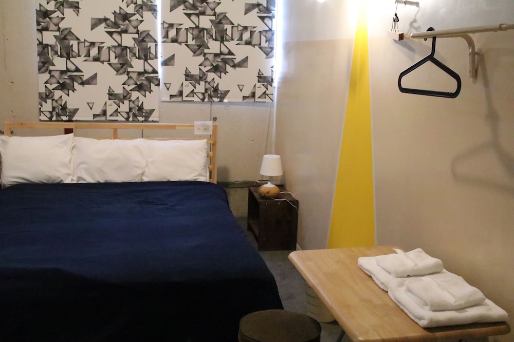 FAN! –ABURATSU- SPORTS BAR & HOSTEL 宮崎