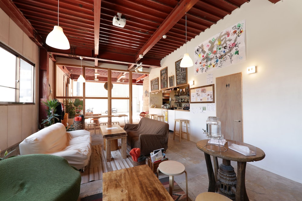 FAN! –ABURATSU- SPORTS BAR & HOSTEL 宮崎