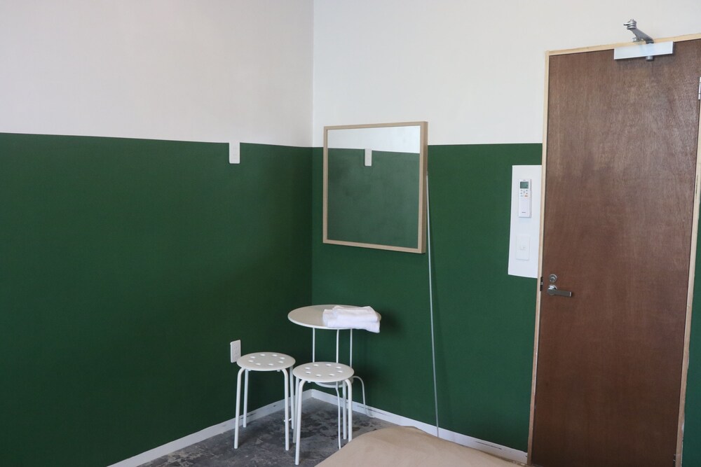 FAN! –ABURATSU- SPORTS BAR & HOSTEL 宮崎