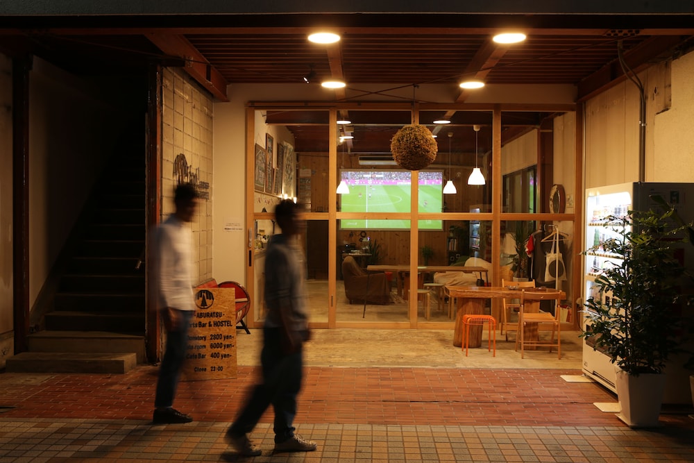 FAN! –ABURATSU- SPORTS BAR & HOSTEL 宮崎