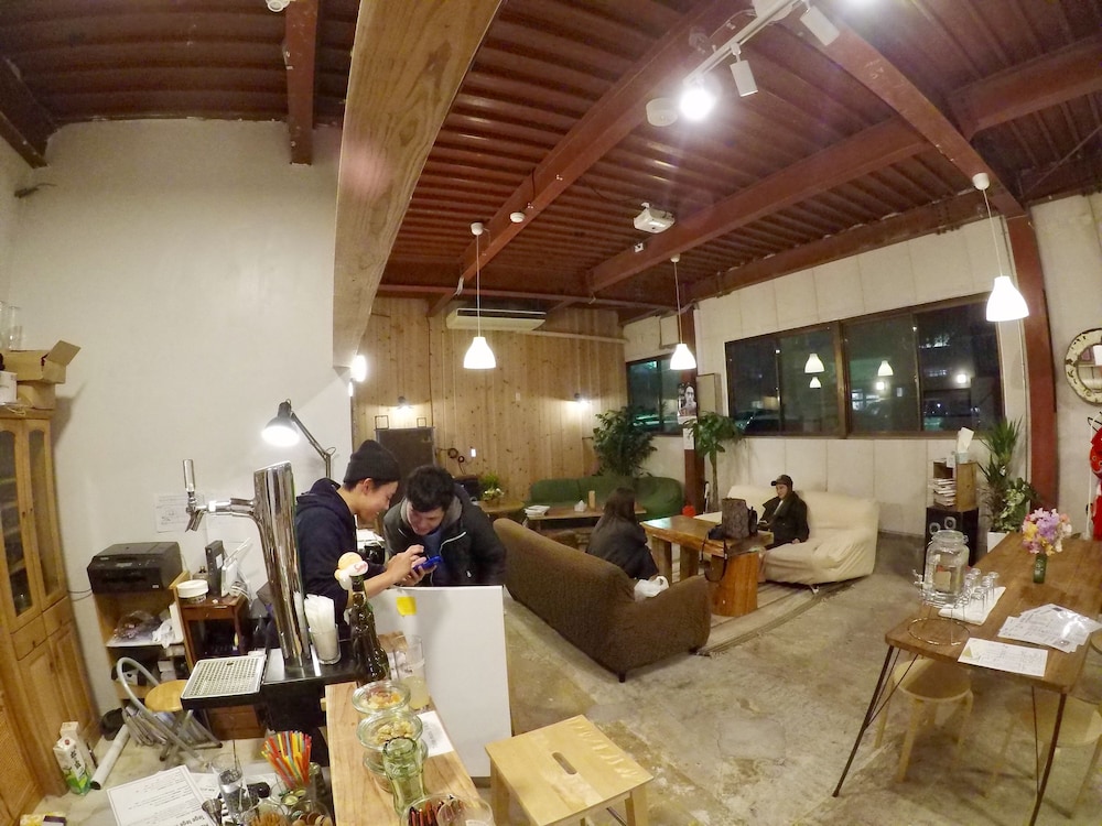 FAN! –ABURATSU- SPORTS BAR & HOSTEL 宮崎