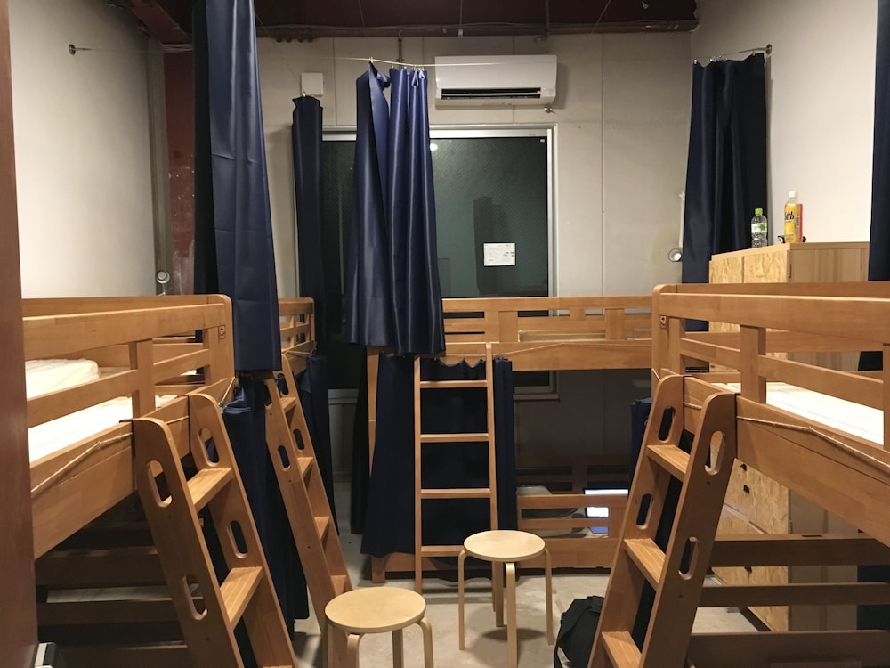 FAN! –ABURATSU- SPORTS BAR & HOSTEL 宮崎