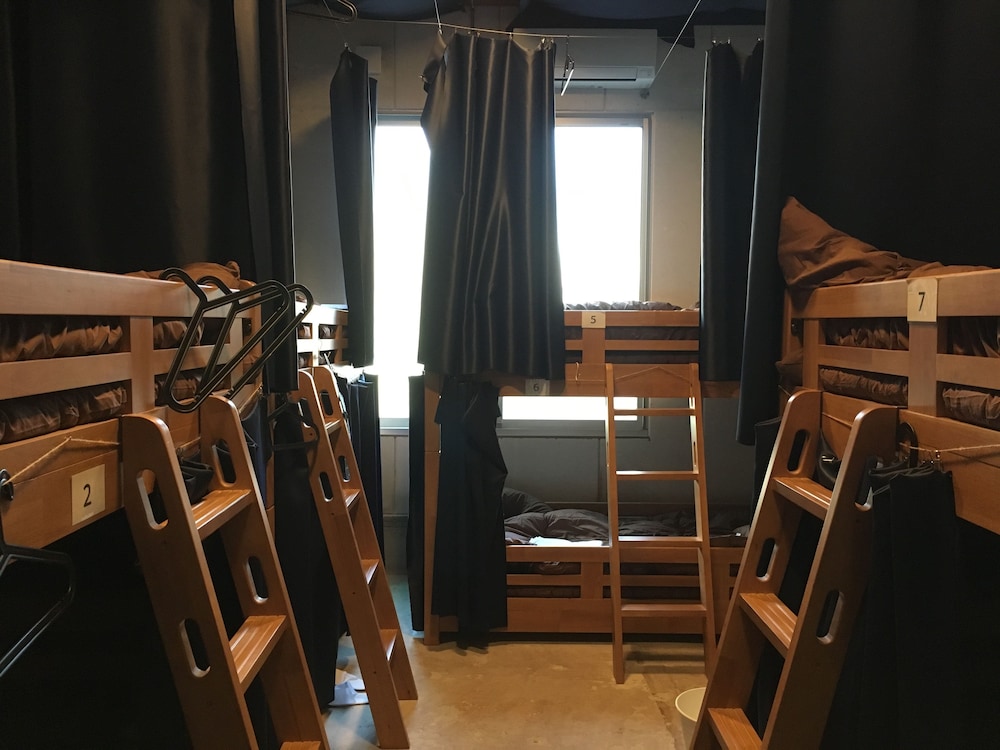 FAN! –ABURATSU- SPORTS BAR & HOSTEL 宮崎