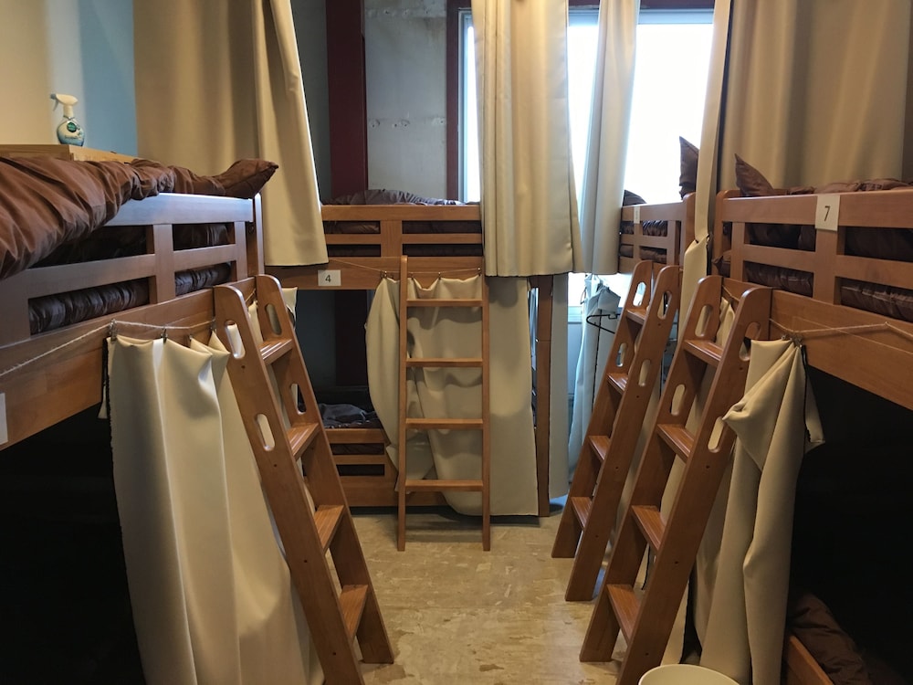FAN! –ABURATSU- SPORTS BAR & HOSTEL 宮崎