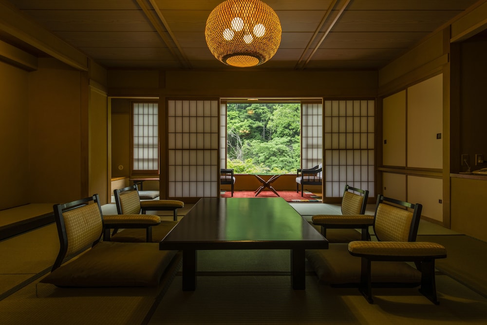 扉温泉明神館 松本・軽井沢