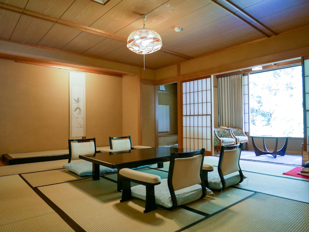 扉温泉明神館 松本・軽井沢