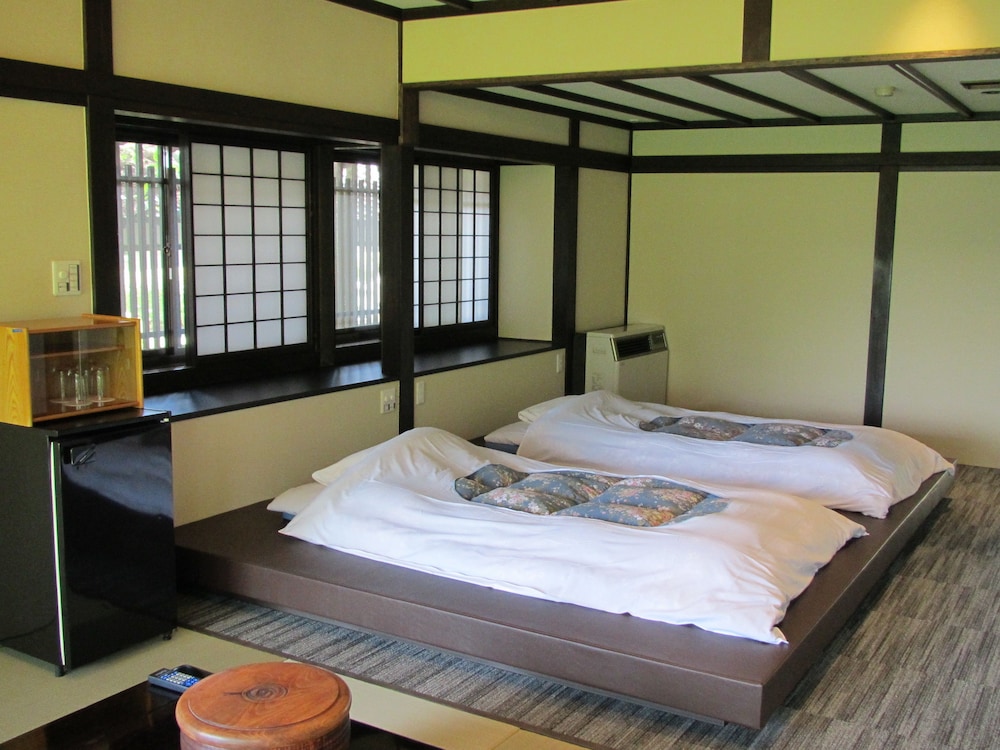 諏訪湖の森 四季亭 松本・軽井沢