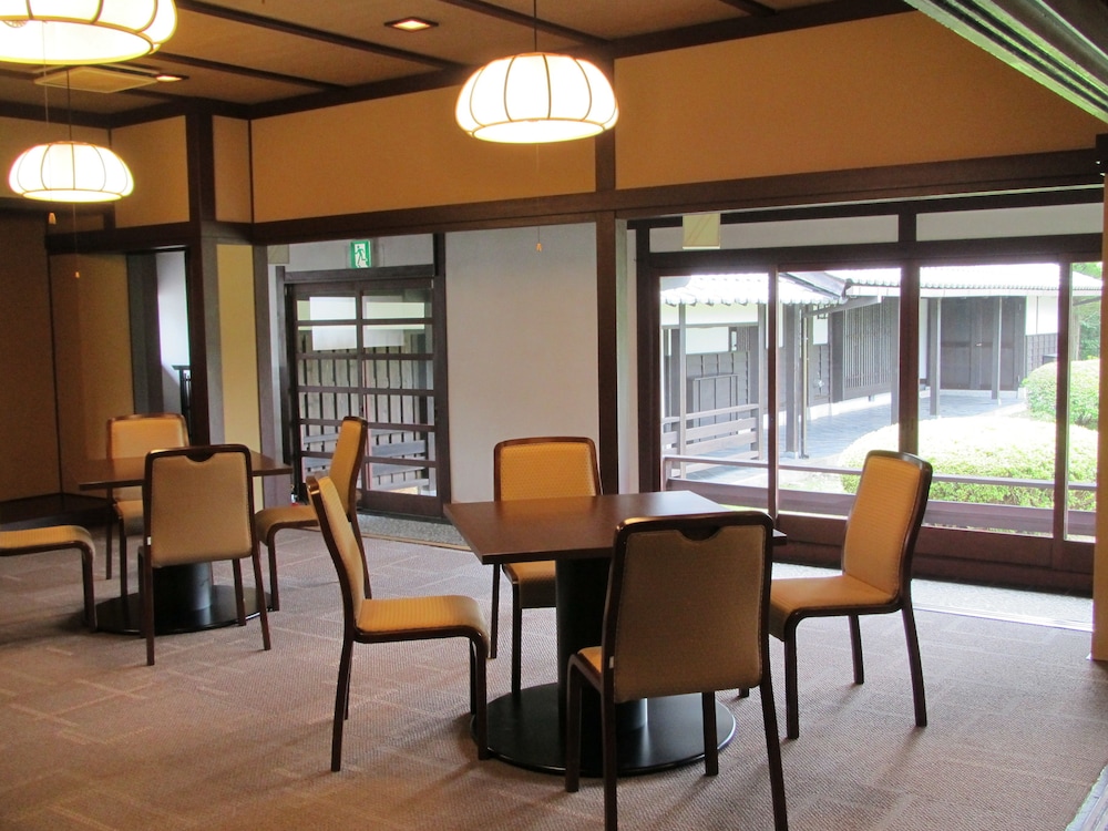 諏訪湖の森 四季亭 松本・軽井沢