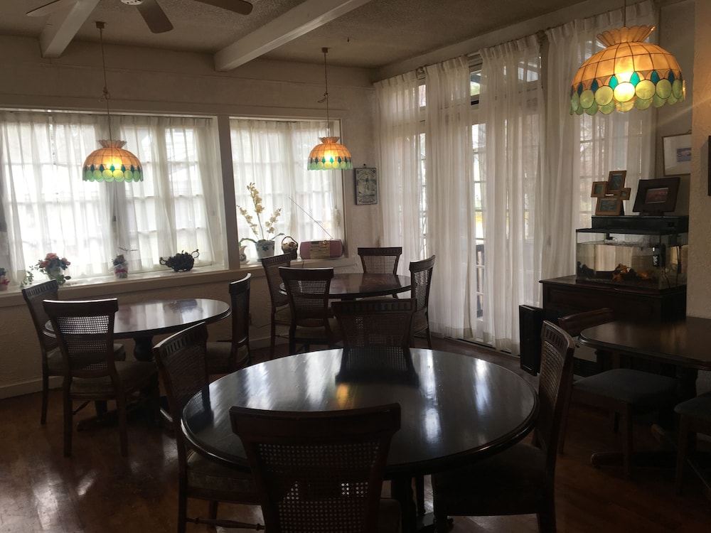 プチホテル & レストラン エアメイル 松本・軽井沢