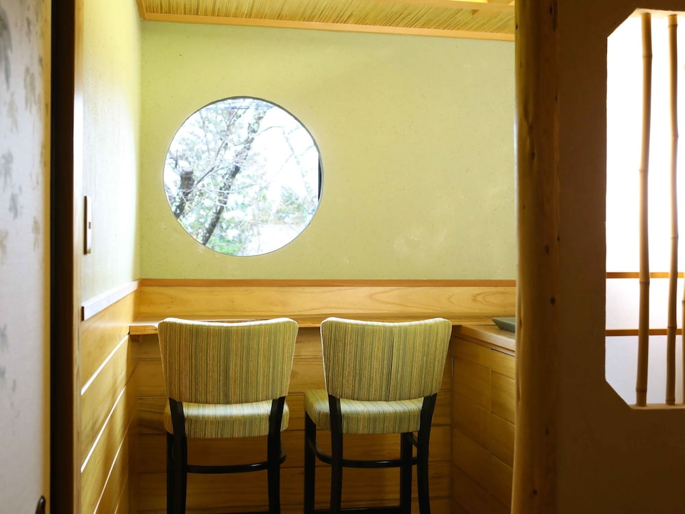 上林温泉　塵表閣　本店 松本・軽井沢