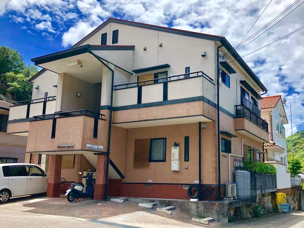 ミッドタウン サクラ アパートメント ハウス 201 和歌山