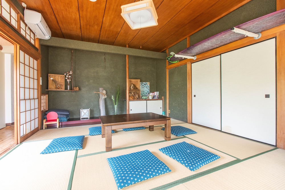 CAFE AND GUESTHOUSE 楓荘 和歌山