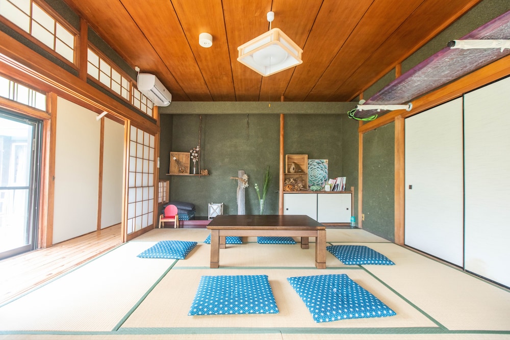 CAFE AND GUESTHOUSE 楓荘 和歌山