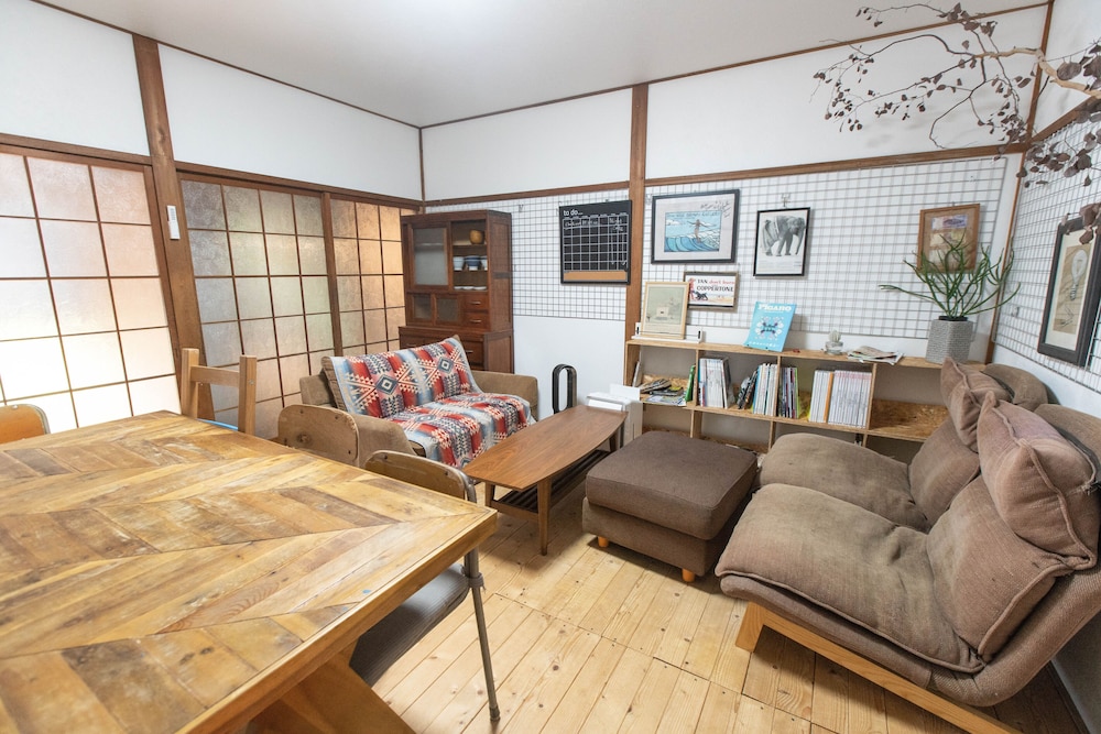 CAFE AND GUESTHOUSE 楓荘 和歌山