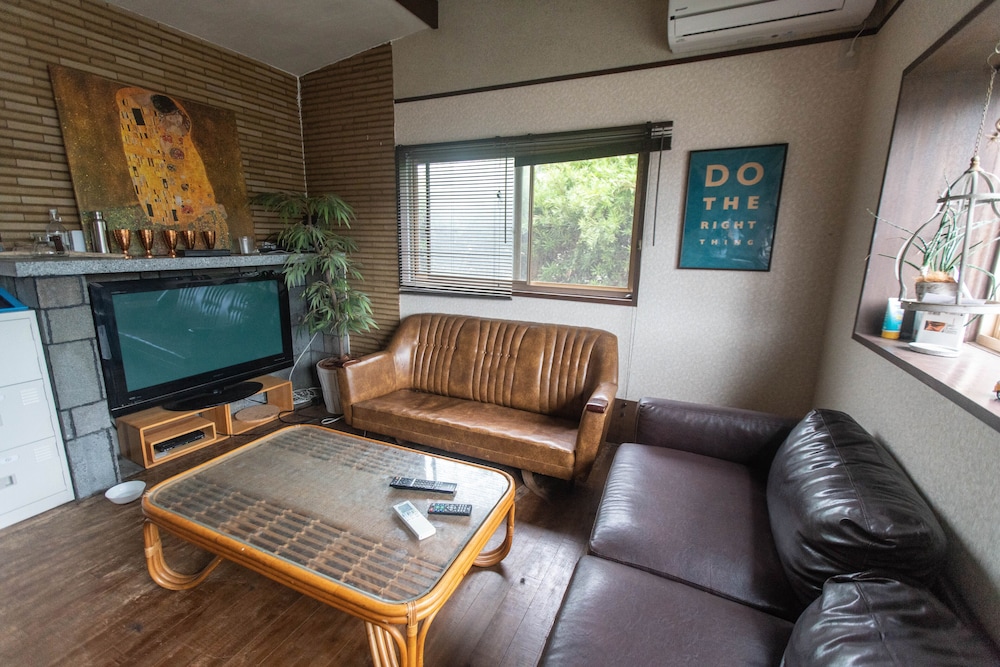 CAFE AND GUESTHOUSE 楓荘 和歌山