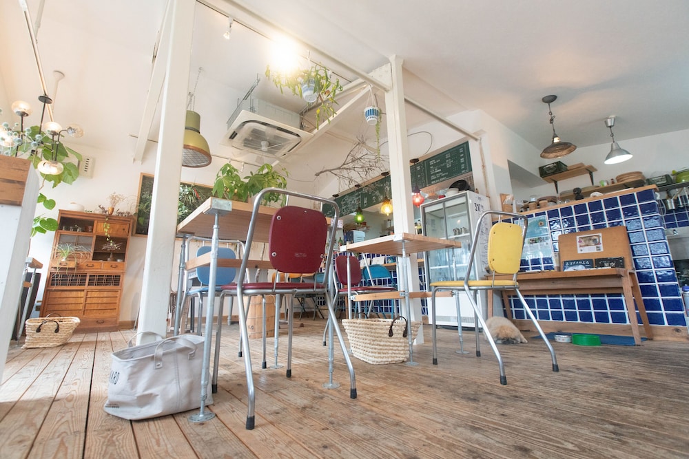 CAFE AND GUESTHOUSE 楓荘 和歌山