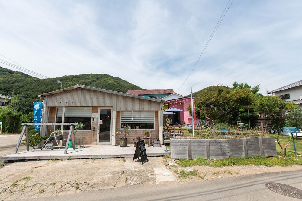 CAFE AND GUESTHOUSE 楓荘 和歌山