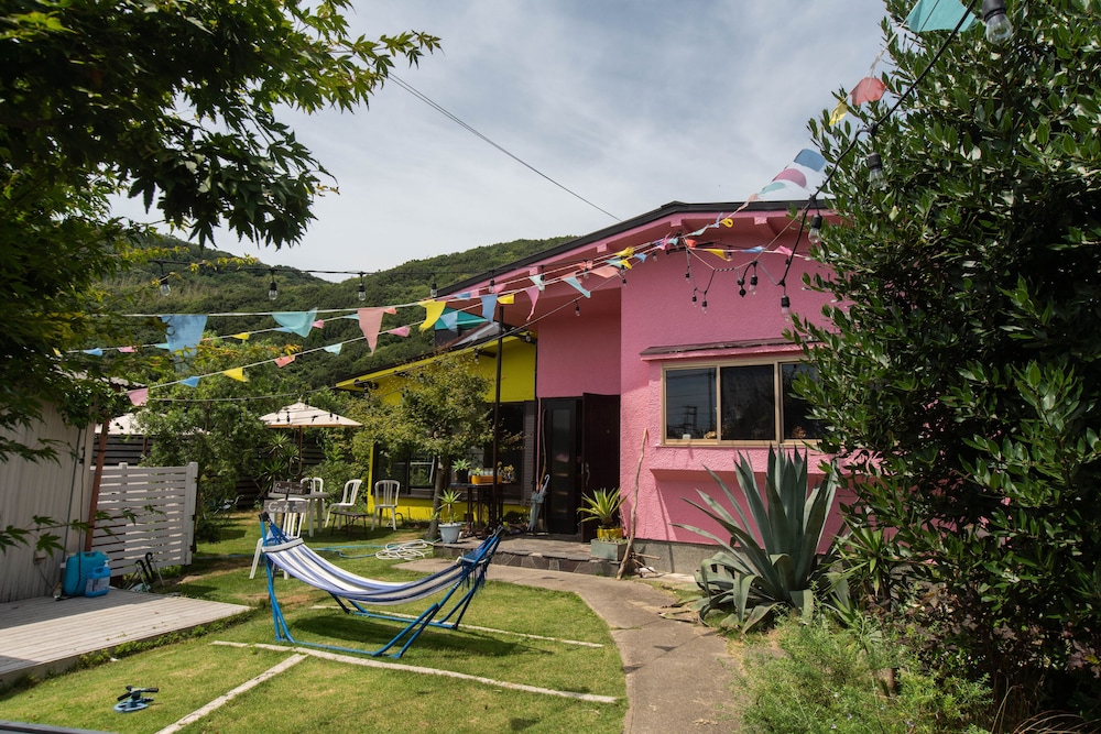 CAFE AND GUESTHOUSE 楓荘 和歌山