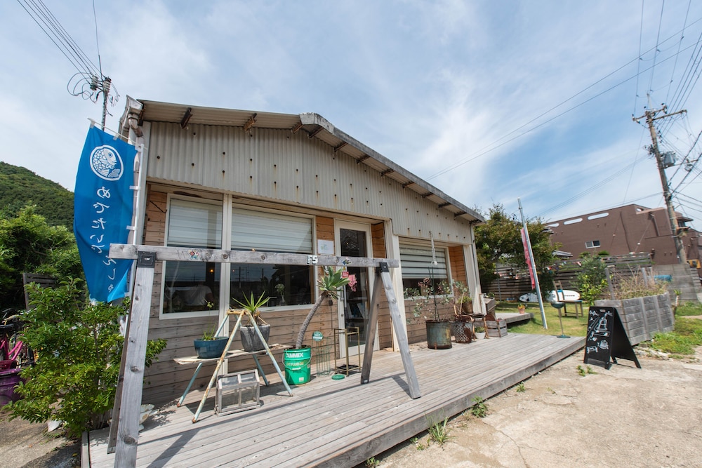 CAFE AND GUESTHOUSE 楓荘 和歌山