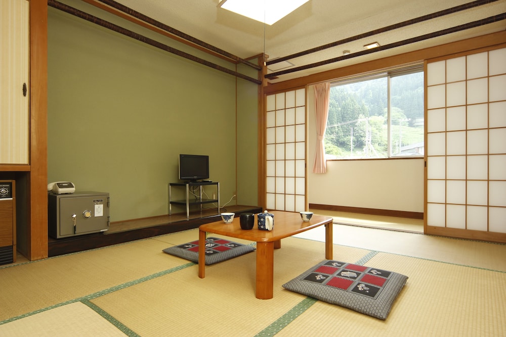 かどや新館 但馬