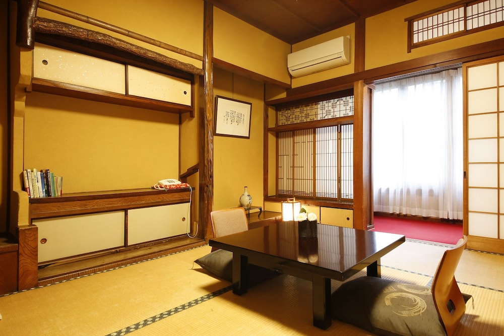 ぎゃらりーの宿 つばきの旅館 但馬