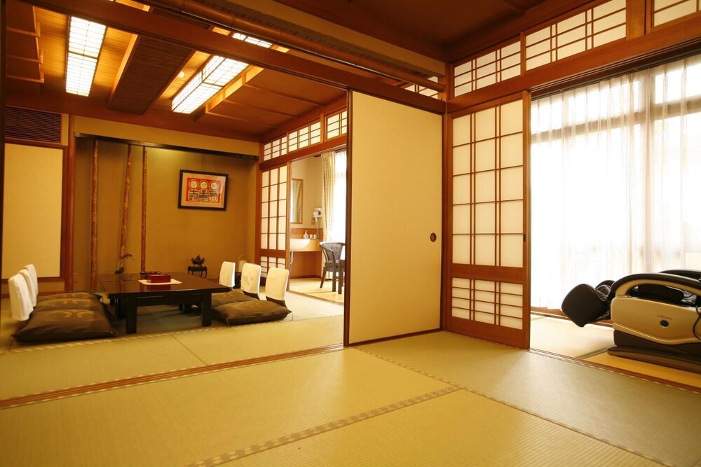ぎゃらりーの宿 つばきの旅館 但馬